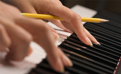 Finger spielen Klavier.